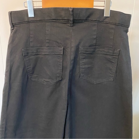 NWT Universal Standard Carrie High Rise Wide Leg Jeans
Black $138 usd Stretch - Picture 11 of 14